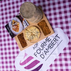 Planche de présentation AOP Fourme d'Ambert