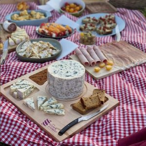 Planche de présentation AOP Fourme d'Ambert