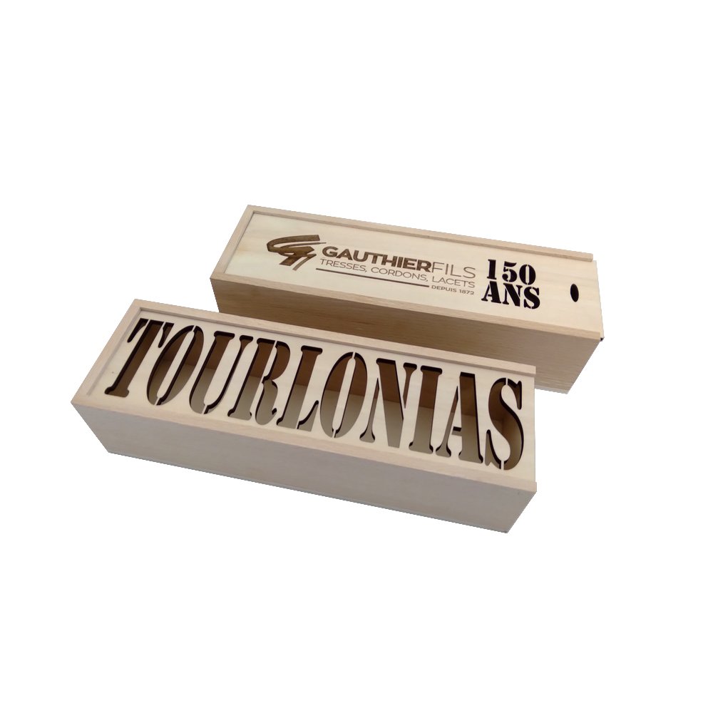 Plumier à couvercle découpé