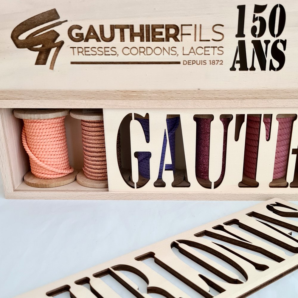 Plumier à couvercle détouré